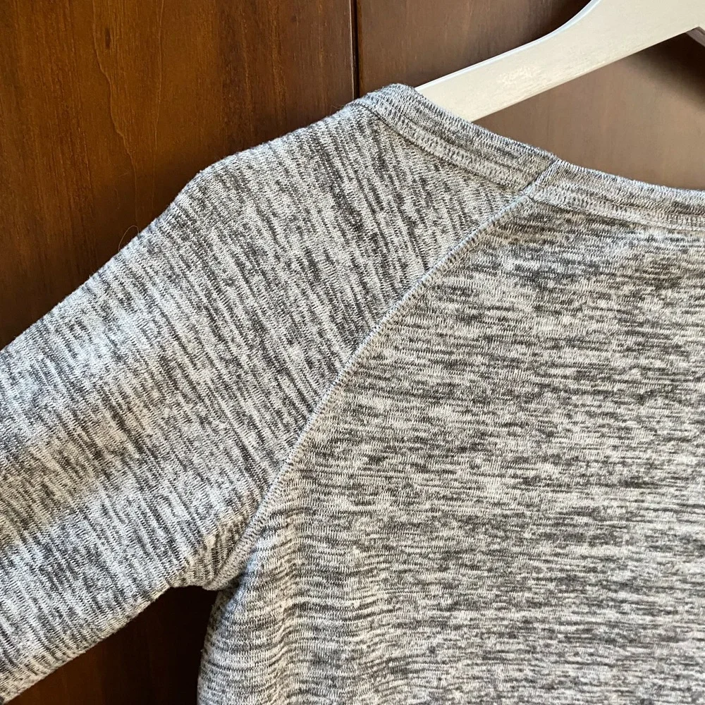 ATHLETA No Sweatin' It Sharkbite Top in Gray Heather (Size:XS)